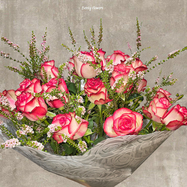 24 Stems Two-Toned Pink and Cream Roses Bouquet – Stunning Floral Elegance in Carlton