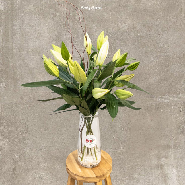 Oriental Lily Vase featuring over 20 stunning blooms in a premium Elme Living glass vase.